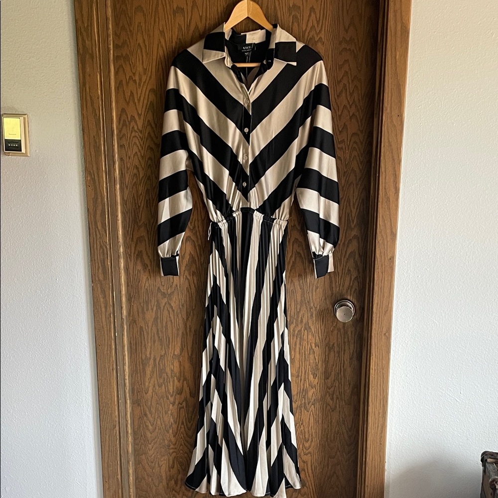 Vici Elegant Black and Cream Stripped‎ Dress